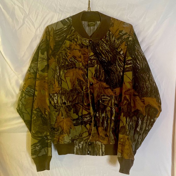 This is a spartan camouflaged hidden pocket jacket lined very nice very clean - Picture 1 of 2